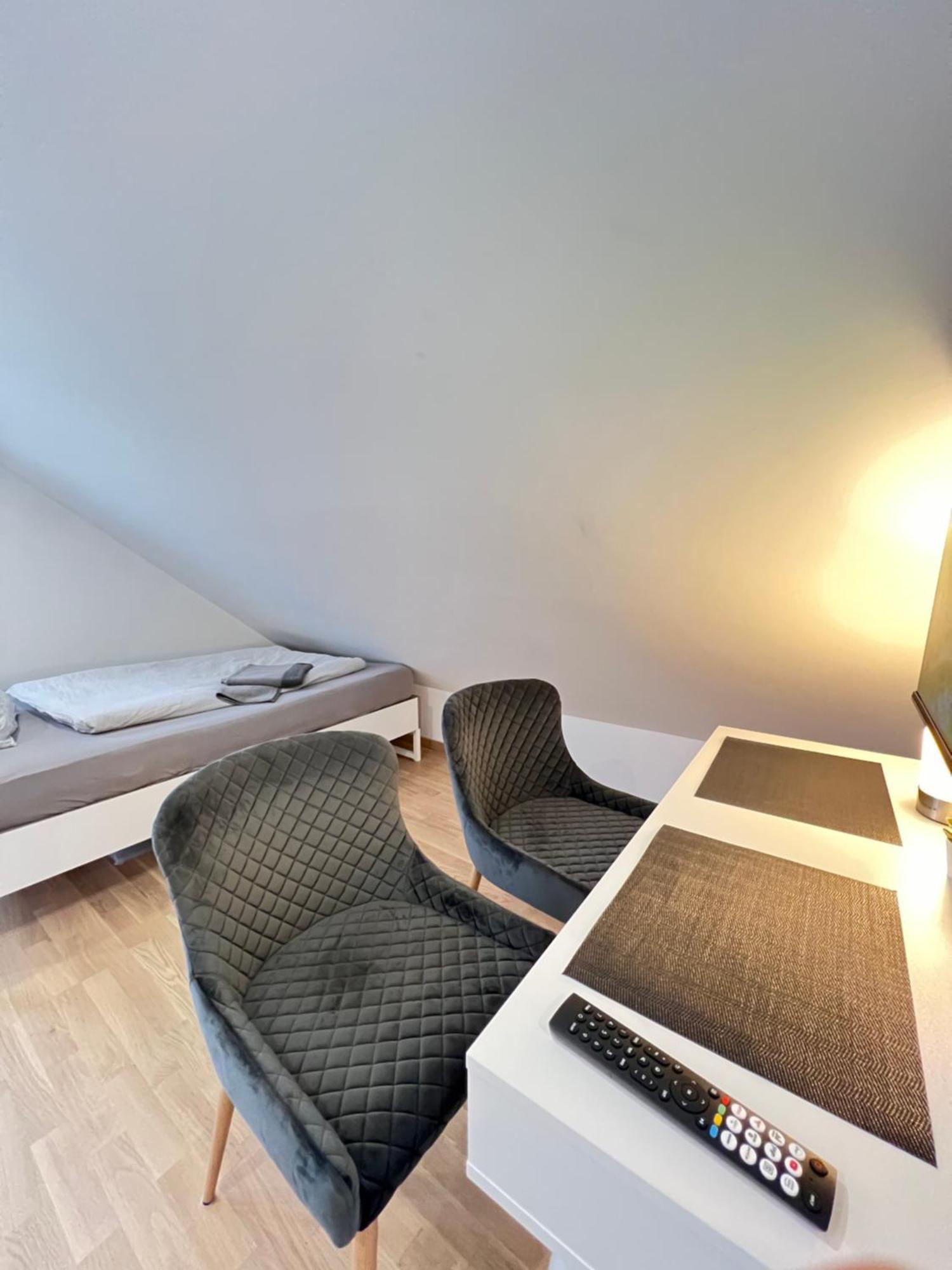 Charmantes Studio-Apartment Im Herzen Von Neureut - Fussbodenheizung, Regendusche, Waschmaschine, Stellplatz Карлсруэ Экстерьер фото