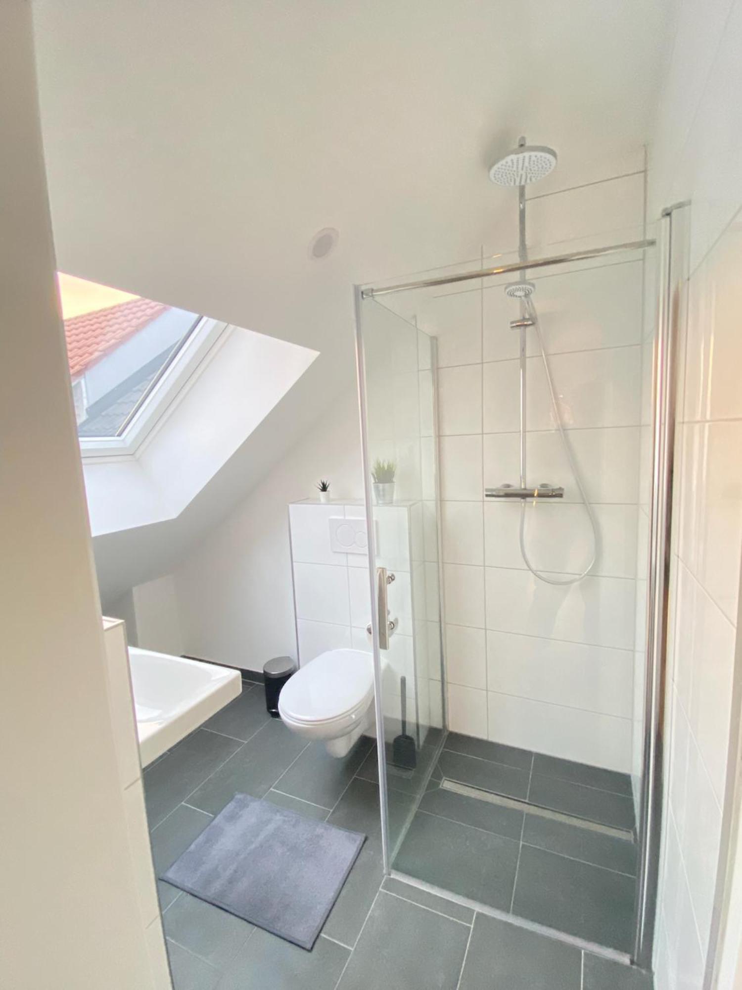 Charmantes Studio-Apartment Im Herzen Von Neureut - Fussbodenheizung, Regendusche, Waschmaschine, Stellplatz Карлсруэ Экстерьер фото