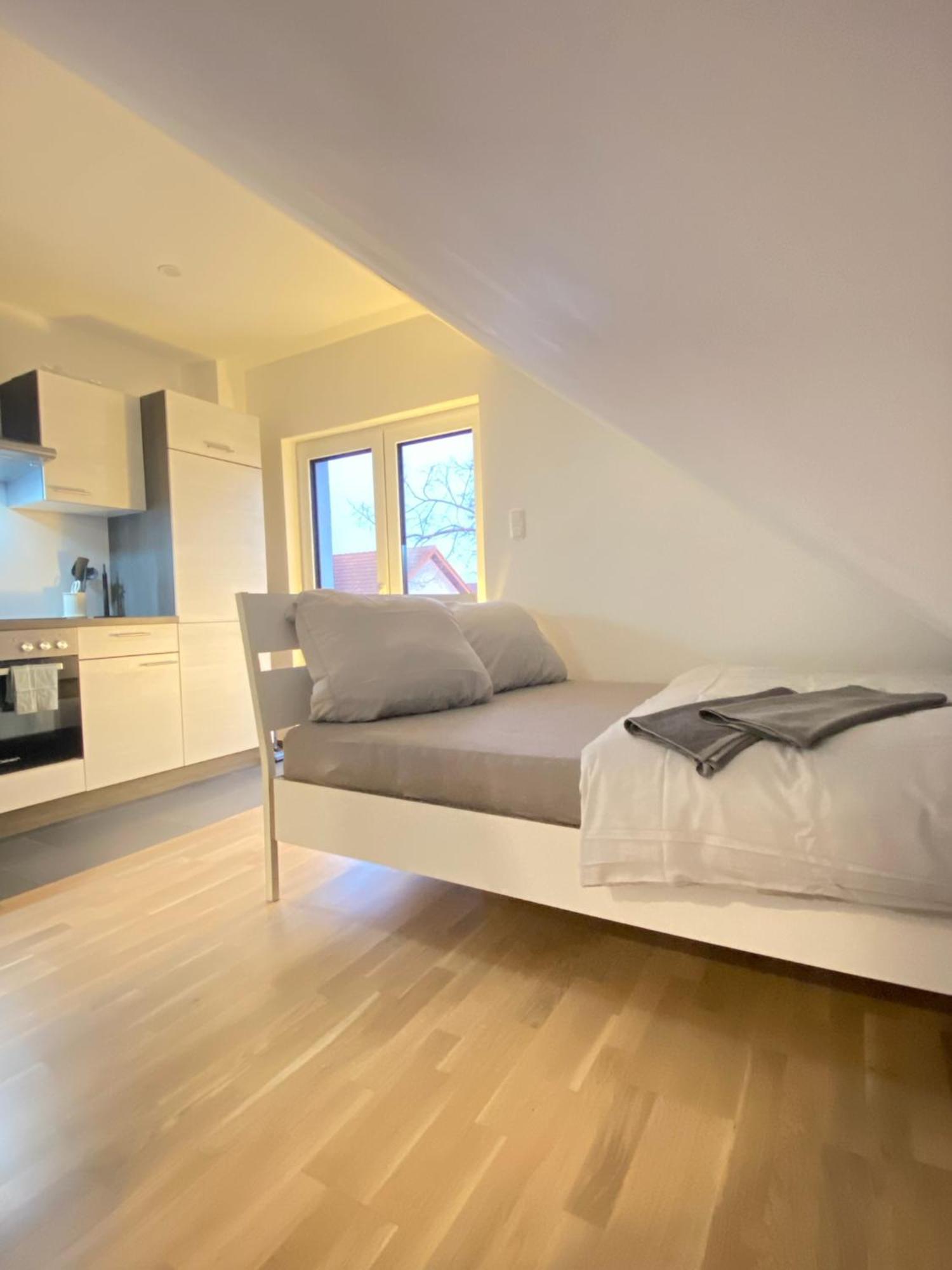 Charmantes Studio-Apartment Im Herzen Von Neureut - Fussbodenheizung, Regendusche, Waschmaschine, Stellplatz Карлсруэ Экстерьер фото