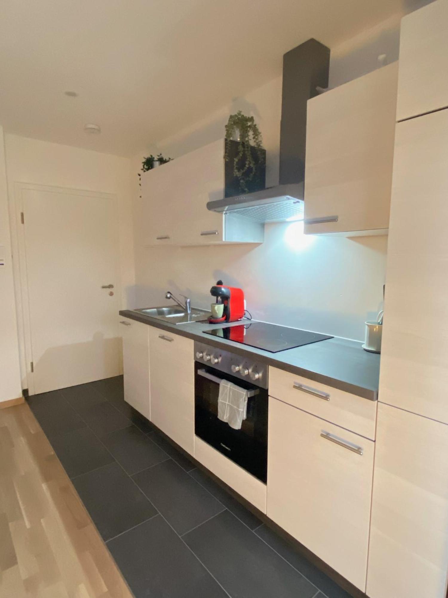 Charmantes Studio-Apartment Im Herzen Von Neureut - Fussbodenheizung, Regendusche, Waschmaschine, Stellplatz Карлсруэ Экстерьер фото
